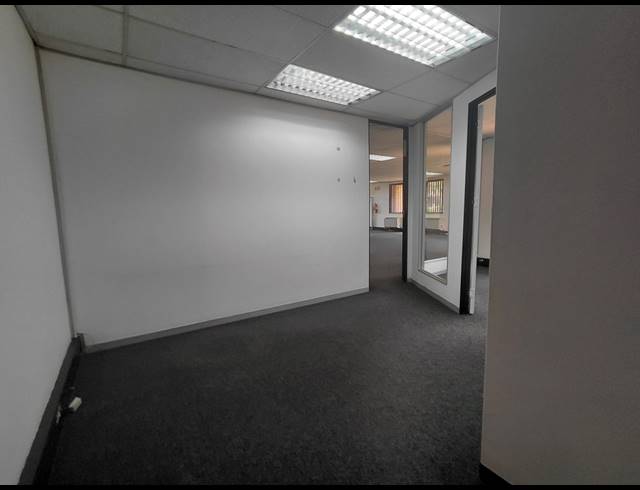 150M² OFFICE TO LET IN BRYANSTON